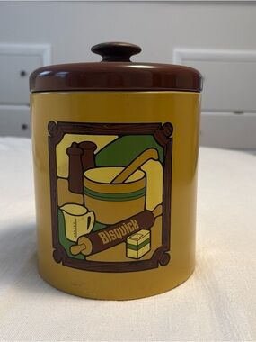 Vintage 1970s General Mills Ransburg Bisquick Round Tin Canister with Wood Knob